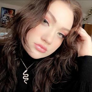 Meet your Posher, Corinne